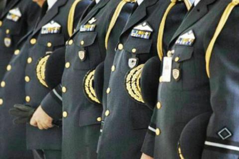 στρατιωτικοί