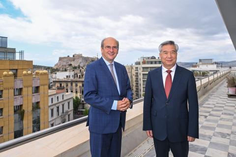 Επαφές Χατζηδάκη – Li Xi: Ενίσχυση ελληνοκινεζικών σχέσεων με σεβασμό στην ΕΕ και το ΝΑΤΟ