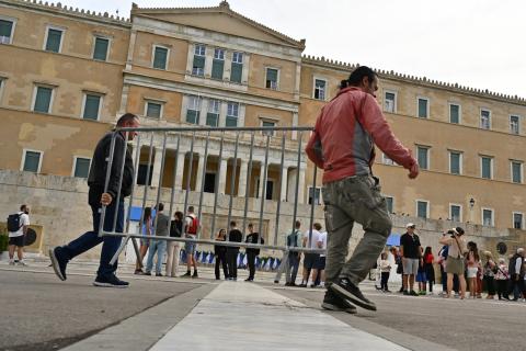 Η παρέλαση στο Σύνταγμα και η διαμάχη για τον Αγνωστο Στρατιώτη
