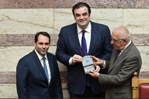 Προϋπολογισμός 2026: Προβλέπει ανάπτυξη 2,4% και πρωτογενές πλεόνασμα 2,8% 