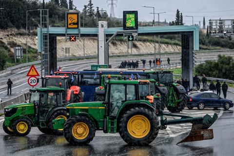 Αγρότες: Κλιμακώνουν και η κυβέρνηση ανησυχεί - Τα μπλόκα και το εκκρεμές του ΟΠΕΚΕΠΕ