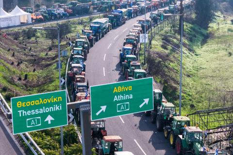 Αγρότες: «Παραμένουμε στα μπλόκα» λένε στη Νίκαια - Κλιμάκωση μετά τις γιορτές