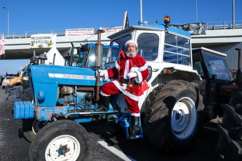 Αγρότες: Τα επόμενα βήματα εν όψει Πρωτοχρονιάς - Ενίσχυση μπλόκων και άνοιγμα διοδίων
