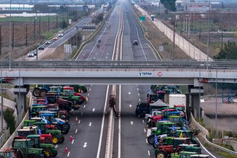 Μπλόκα: Ποιες λωρίδες ανοίγουν οι αγρότες – Η στάση της ΕΛΑΣ και τα σημεία με προβλήματα