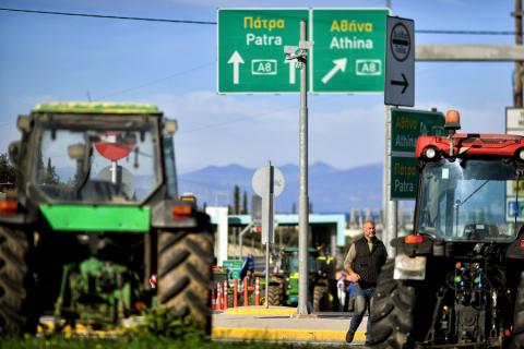 Αγροτικές κινητοποιήσεις: Η πίεση κορυφώνεται, η κυβέρνηση στη γωνία και οι βουλευτές στα «κάγκελα»