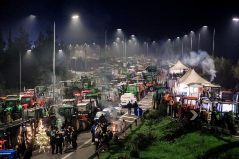 Αγροτικά μπλόκα: «Ασπιρίνες» βλέπουν οι αγρότες στα μέτρα Τσιάρα - Πιέσεις για διάλογο και από τις επιχειρήσεις