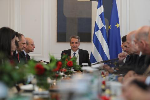 Κυβέρνηση: Στροφή από την οικονομία στην καθημερινότητα - Οι άξονες πολιτικής με φόντο τις κάλπες