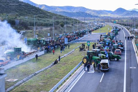 Αγρότες: «Ναι» στη συνάντηση με Μητσοτάκη την Τρίτη – Ανοίγουν αύριο οι δρόμοι