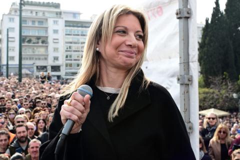 Καρυστιανού: Πώς ανακατεύει την τράπουλα εν όψει εκλογών η Μαρία των Τεμπών