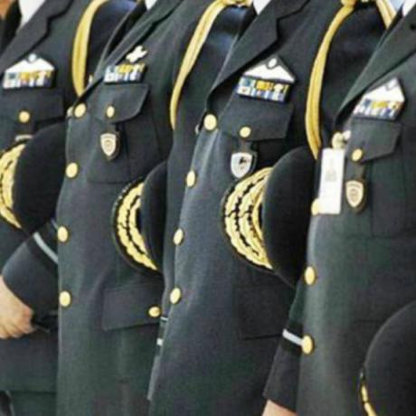 στρατιωτικοί