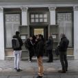 Πολίτες έξω από τράπεζα / Πηγή: eurokinissi