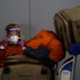 Ο κορονοϊός καθήλωσε επιβάτες και αεροπλάνα στο έδαφος / Πηγή: AP