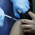 Αλλεργία από το εμβόλιο εμφάνισαν δύο εργαζόμενοι του ΕΣΥ στην Βρετανία