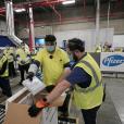 Υπάλληλοι της Pfizer συσκευάζουν τα εμβόλια για να μεταφερθούν σε όλες τις  Πολιτείες των ΗΠΑ / Πηγή: AP Images