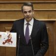 Ο Κ. Μητσοτάκης με τον χάρτη του ECDC στη Βουλή