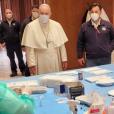 Ο πάπας Φραγκίσκος στο εμβολιαστικό κέντρο του Βατικανού / Πηγή: ΑΠΕ-ΜΠΕ