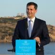 Ο υπουργός Τουρισμού Χάρης Θεοχάρης κατά τις ανακοινώσεις με φόντο τον Ναό του Ποσειδώνα στο Σούνιο