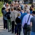 Ουρά έξω από εκλογικό κέντρο στη Γερμανία