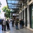 Ουρά έξω από τράπεζα